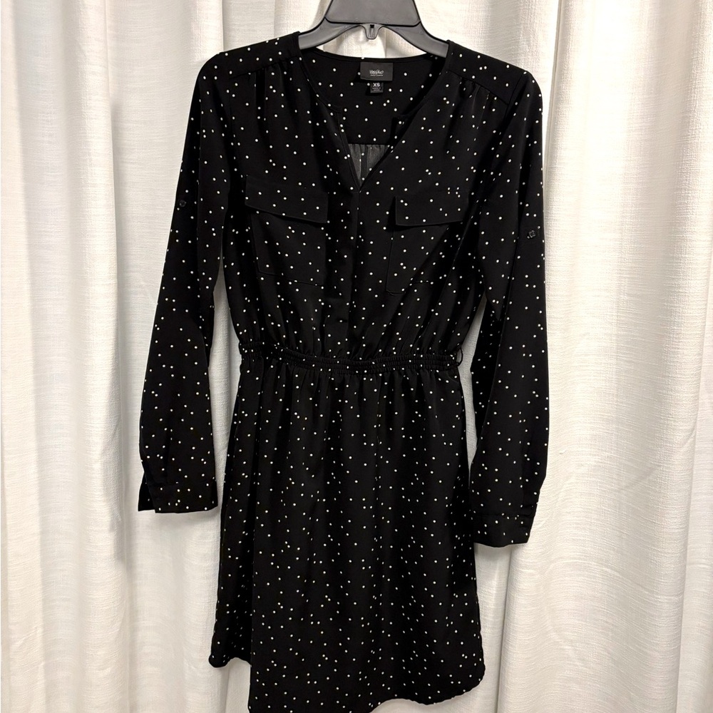 Flowy Polka Dotted Knee Length Dresss